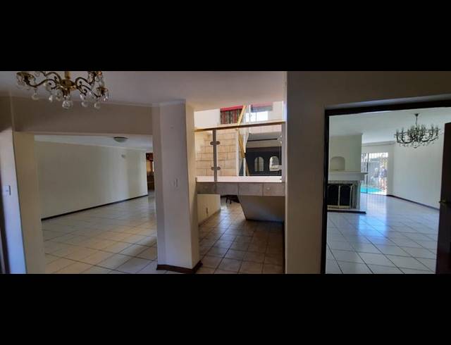 5 BEDROOM HOUSE FOR SALE IN HELIKONPARK